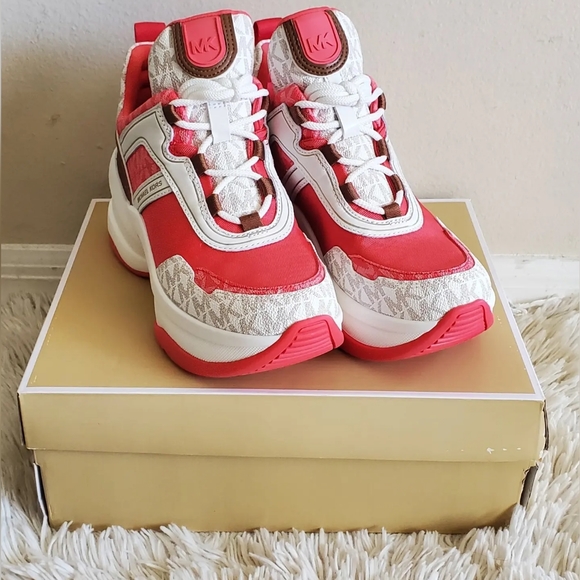 Michael Kors Olympia size 8 - Picture 2 of 3